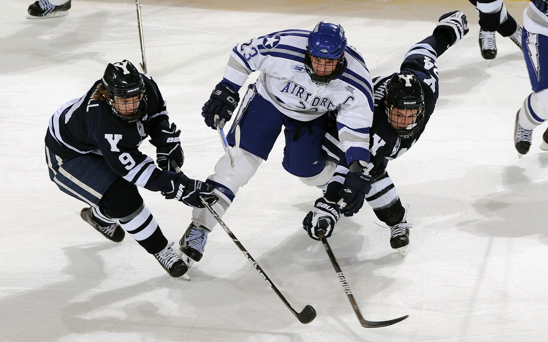 mk体育-季后赛经验多的球员是否更擅长应对压力,季后赛比常规赛强的球员